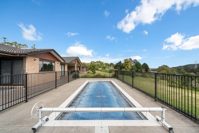 Photo of property in 165b Oraha Road, Kumeu, 0892