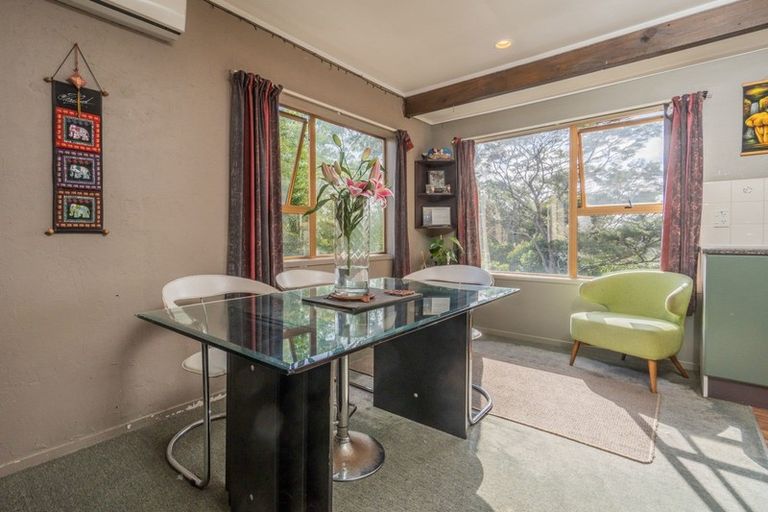 Photo of property in 2/13 Wirihana Road, Titirangi, Auckland, 0604