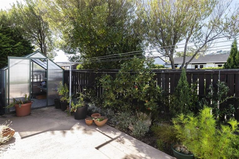 Photo of property in 20 Raekura Place, Redcliffs, Christchurch, 8081