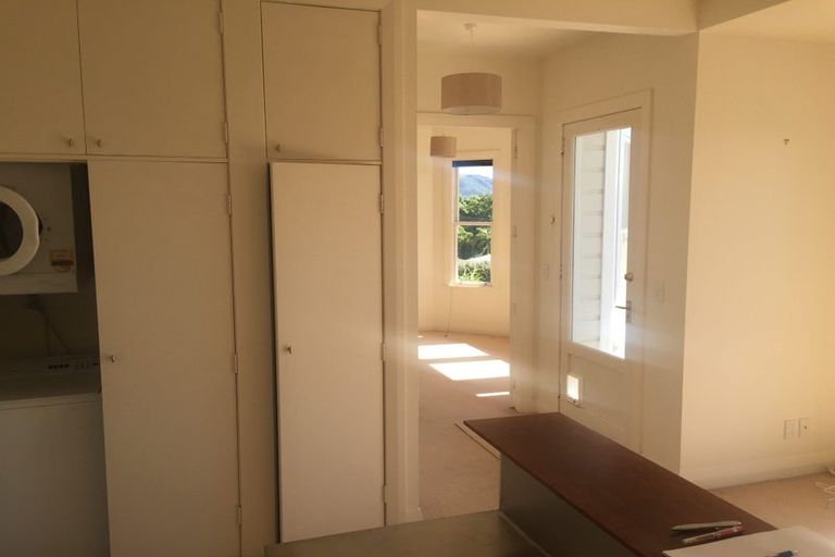 Photo of property in 82 Moana Road, Kelburn, Wellington, 6012