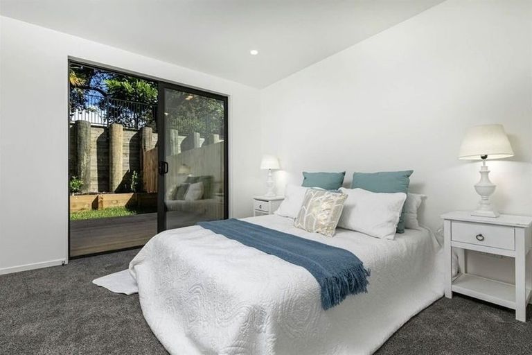 Photo of property in 19 Korokio Lane, Henderson, Auckland, 0612