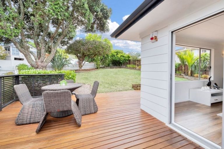 Photo of property in 12 Topliss Drive, Northcross, Auckland, 0632