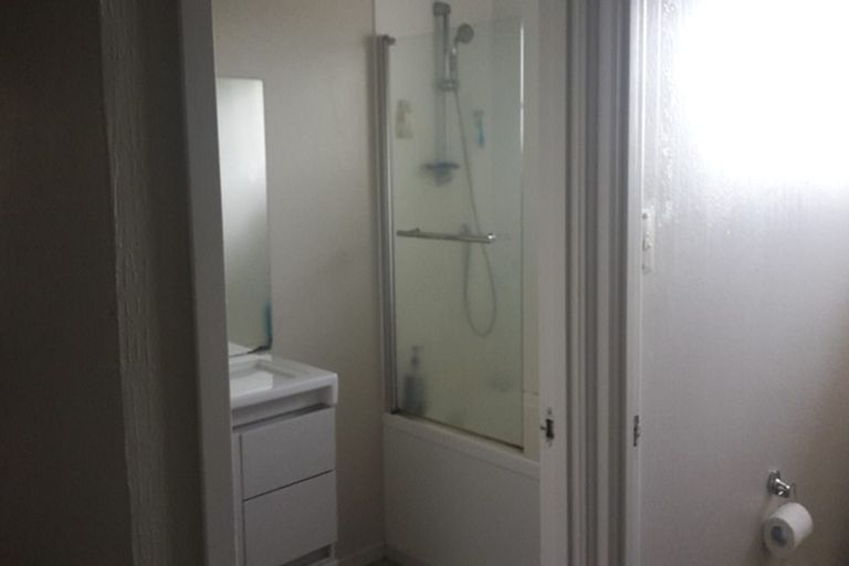 Photo of property in 1/101 Eversleigh Road, Belmont, Auckland, 0622