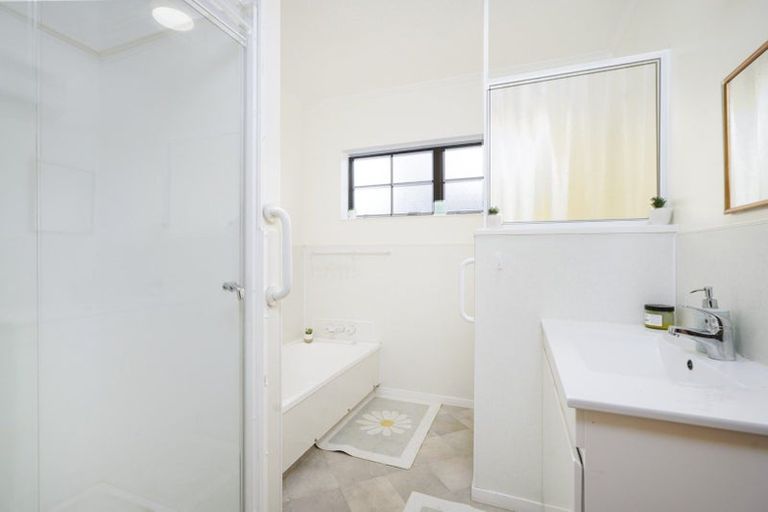 Photo of property in 110 Oxford Street, Tawa, Wellington, 5028