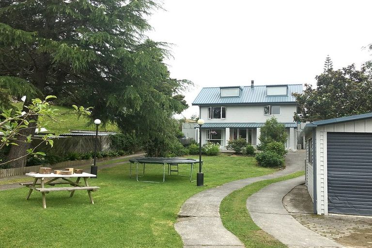 Photo of property in 18 Kauri Road, Waikanae, 5036