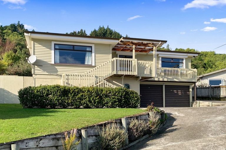 Photo of property in 91 Milton Terrace, Picton, 7220