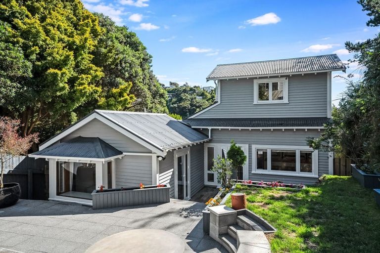 Photo of property in 102 Paremata Road, Paremata, Porirua, 5024