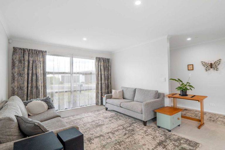 Photo of property in 3 Taikura Avenue, Red Beach, 0932