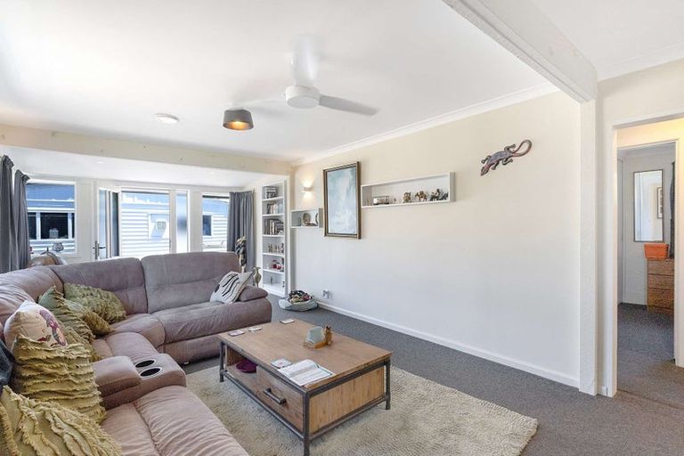 Photo of property in 37 Flemington Avenue, North New Brighton, Christchurch, 8083