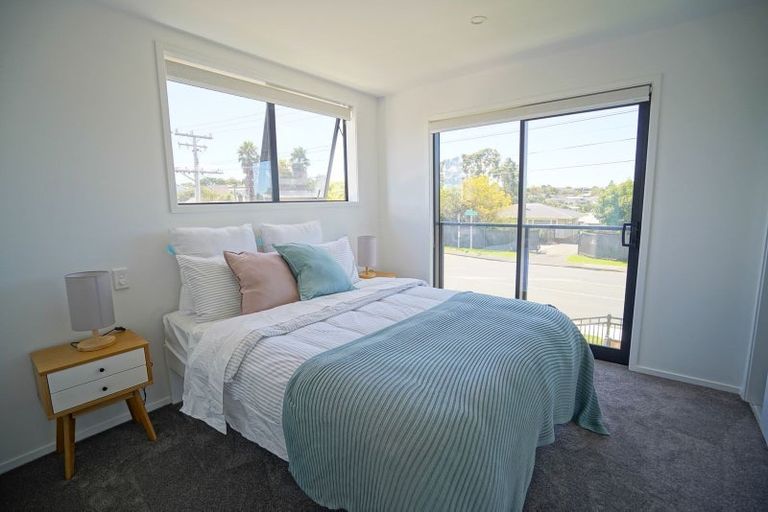 Photo of property in 1/172 Don Buck Road, Massey, Auckland, 0614