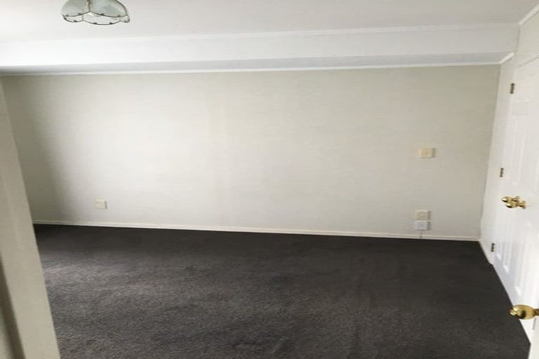 Photo of property in 37 Chatsworth Crescent, Pakuranga Heights, Auckland, 2010