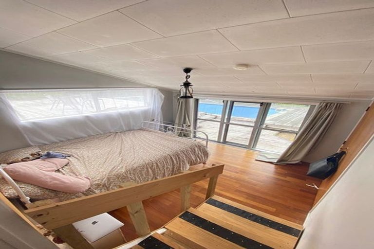 Photo of property in 9 Cockayne Crescent, Sunnynook, Auckland, 0620