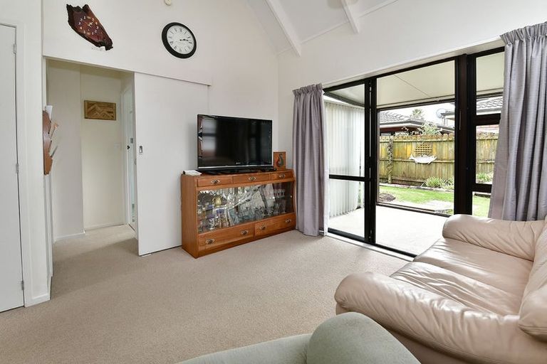 Photo of property in 12 Bellbird Place, Orewa, 0931