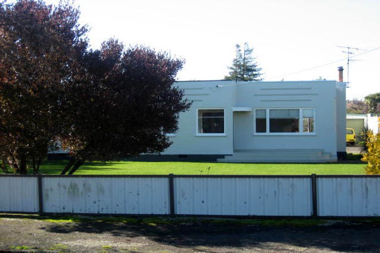 Photo of property in 16 Clifton Avenue, Carterton, 5713