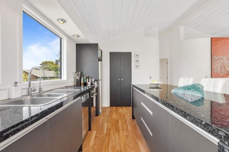 Photo of property in 141 Matipo Road, Te Atatu Peninsula, Auckland, 0610