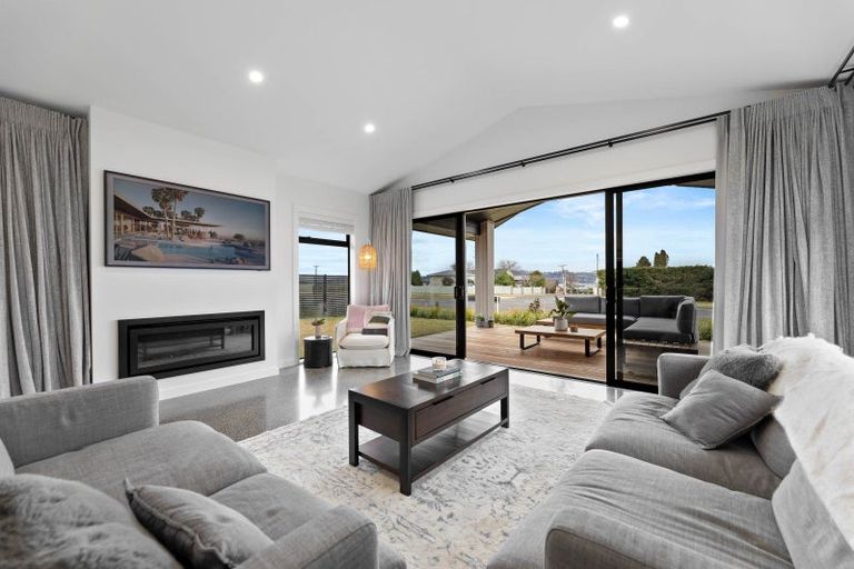 Photo of property in 12 Ngaru Crescent, Richmond Heights, Taupo, 3330