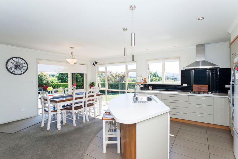 Photo of property in 13 Makaraka Road, Makaraka, Gisborne, 4071
