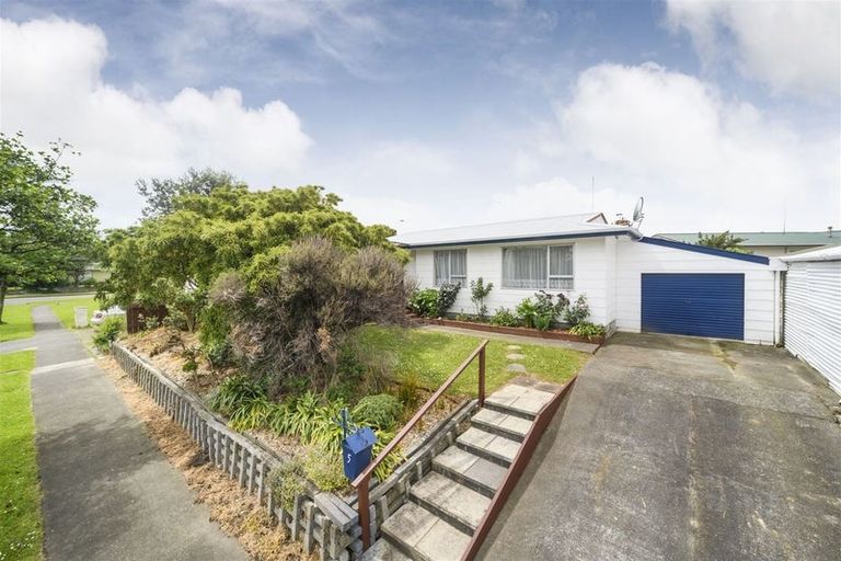 Photo of property in 5 Hillcrest Drive, Kelvin Grove, Palmerston North, 4414