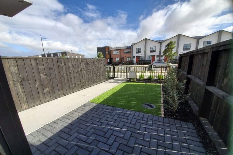 Photo of property in 43 Manarini Road, Westgate, Auckland, 0614