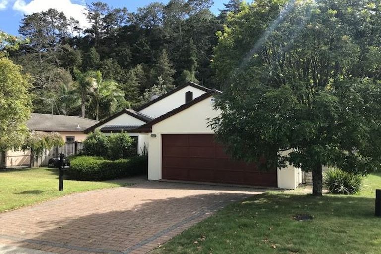 Photo of property in 16 Kristin Lane, Albany, Auckland, 0632