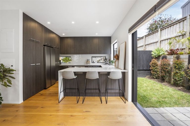 Photo of property in 21d Chippendale Crescent, Birkdale, Auckland, 0626