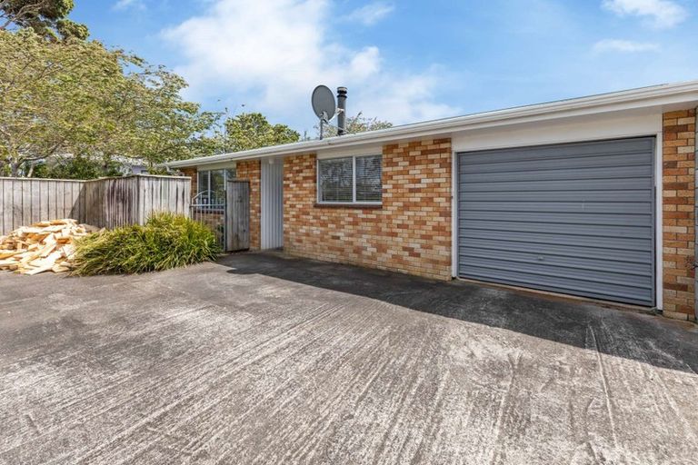 Photo of property in 2/6 Hood Place, Spotswood, New Plymouth, 4310