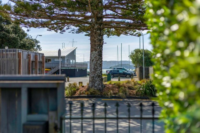 Photo of property in 75 Marine Parade, Eastbourne, Lower Hutt, 5013