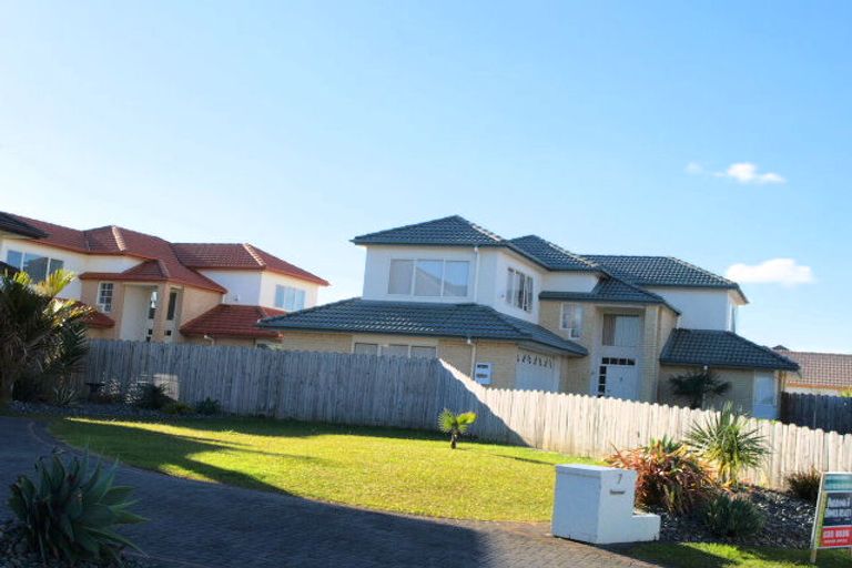 Photo of property in 5a Belsomet Place, Golflands, Auckland, 2013