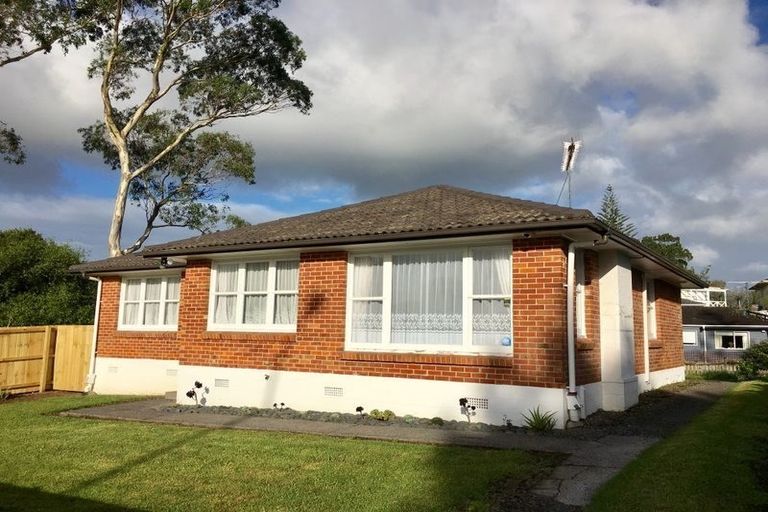 Photo of property in 111 Gossamer Drive, Pakuranga Heights, Auckland, 2010