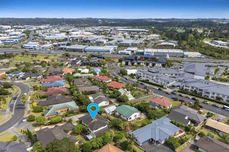 Photo of property in 26 Black Teal Close, Unsworth Heights, Auckland, 0632