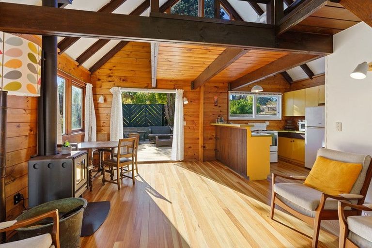 Photo of property in 33 William Street, Waikanae Beach, Waikanae, 5036