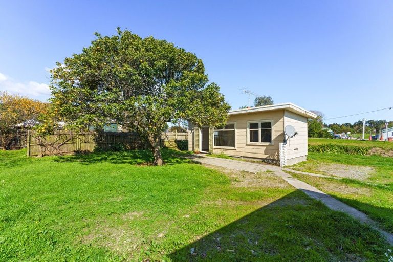 Photo of property in 3 State Highway 1, Otaki, 5512
