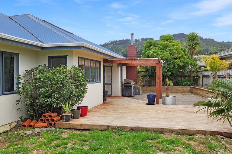 Photo of property in 13 Ormrod Grove, Riverstone Terraces, Upper Hutt, 5018