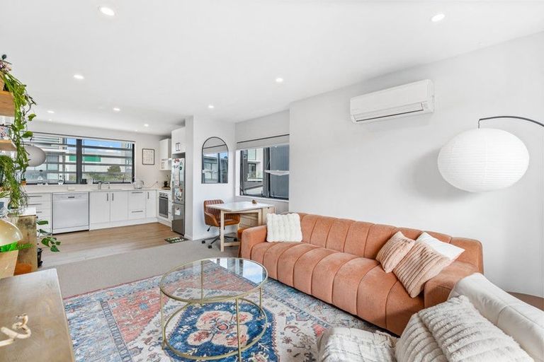 Photo of property in 9 Glenae Lane, Hobsonville, Auckland, 0618