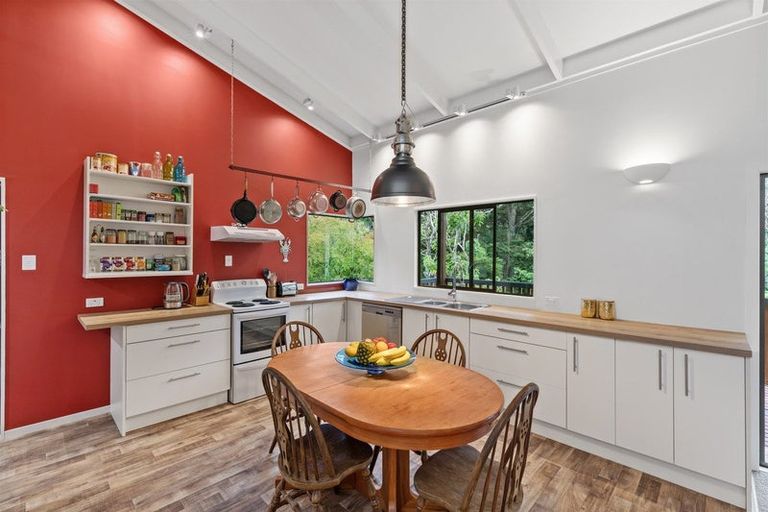 Photo of property in 130 Gibbons Road, Kaiwaka, 0573