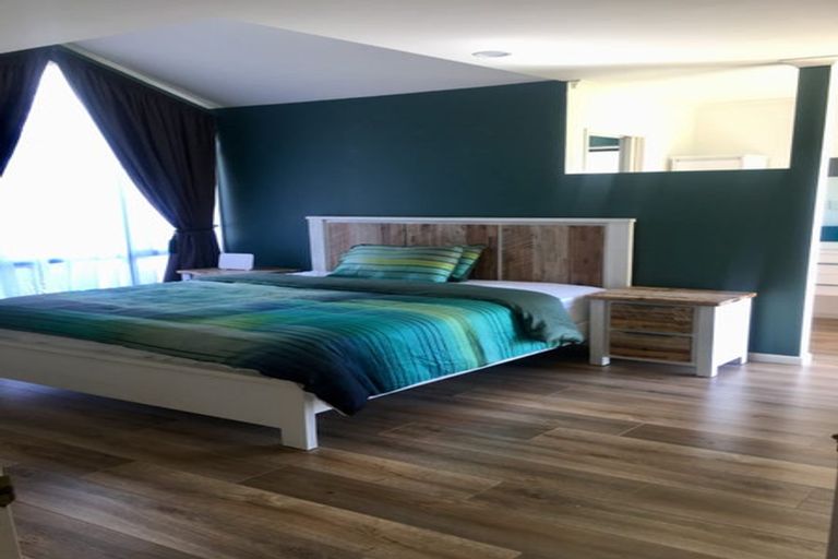 Photo of property in 11 Linicro Place, Wattle Downs, Auckland, 2103