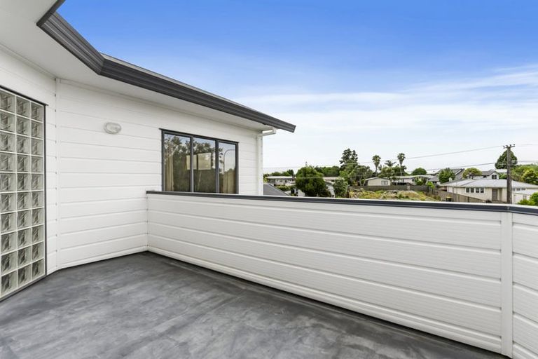 Photo of property in 12 Gloria Avenue, Te Atatu Peninsula, Auckland, 0610