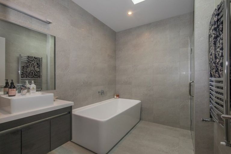 Photo of property in 5 Edgewood Place, Wanaka, 9305