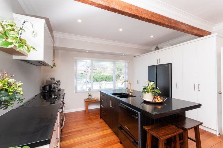 Photo of property in 6 Coleman Terrace, Hospital Hill, Napier, 4110