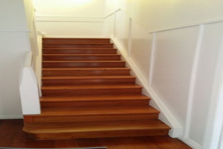 Photo of property in 27 Belle Vue Avenue, Northcote Point, Auckland, 0627