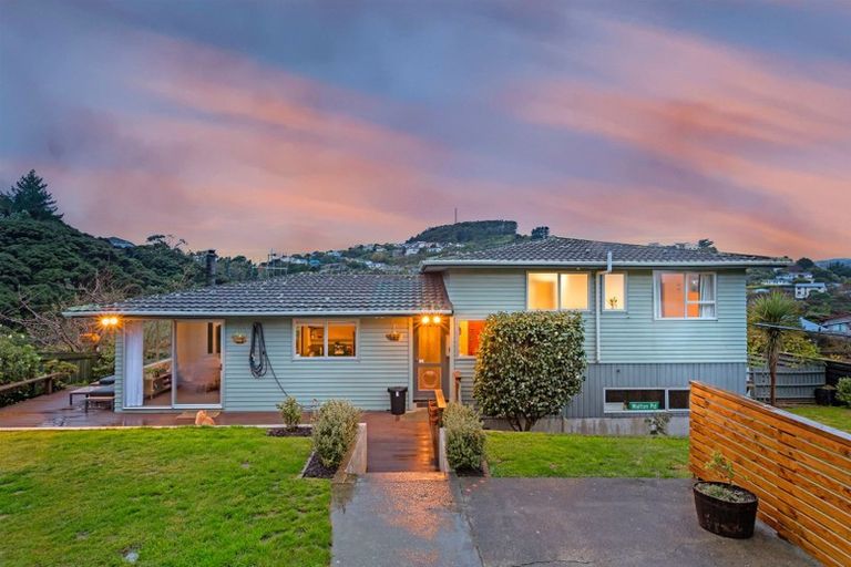 Photo of property in 5 Woolwich Close, Whitby, Porirua, 5024