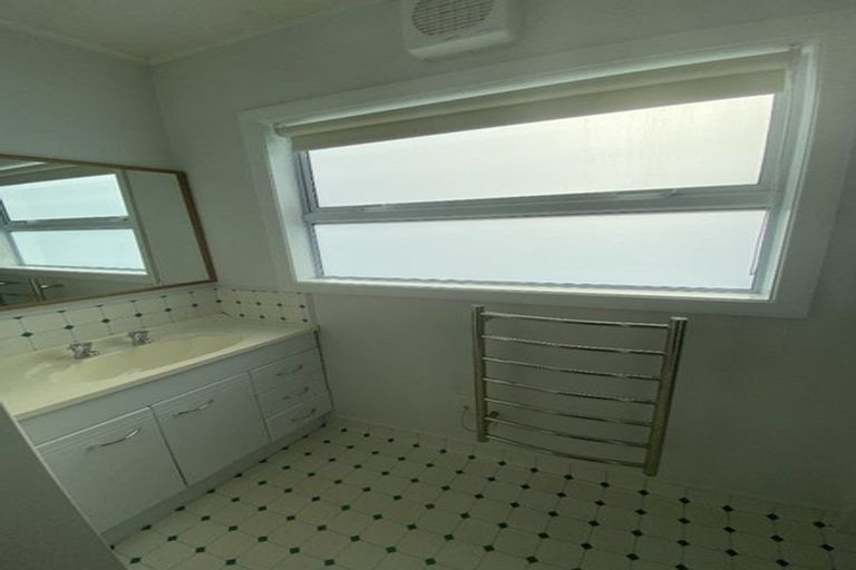 Photo of property in 10 Oriel Place, Tawa, Wellington, 5028