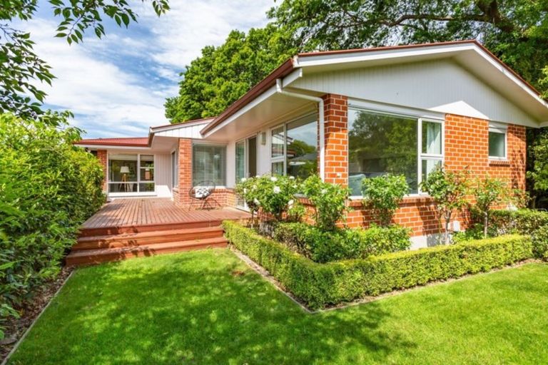 Photo of property in 12 Remuera Avenue, Cashmere, Christchurch, 8022