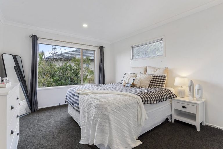 Photo of property in 73 Waldorf Crescent, Orewa, 0931
