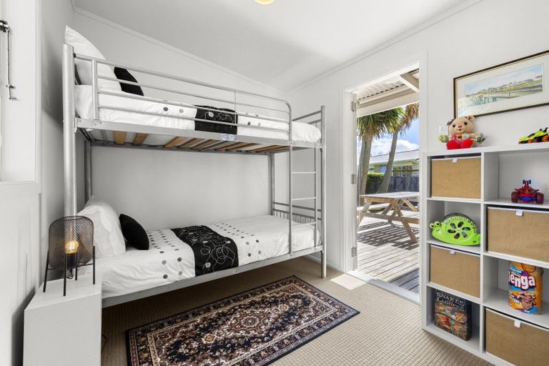 Photo of property in 22 Wallis Street, Raglan, 3225