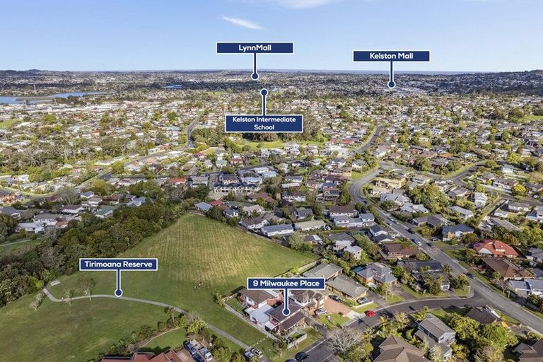 Photo of property in 2/9 Milwaukee Place, Glendene, Auckland, 0602