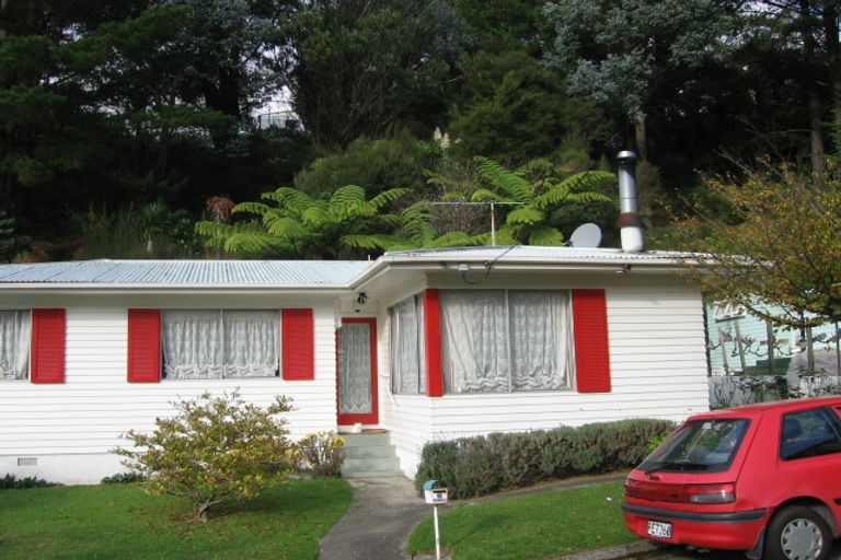 Photo of property in 17 Thomson Grove, Stokes Valley, Lower Hutt, 5019