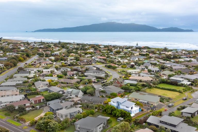 Photo of property in 38 Pharazyn Avenue, Waikanae Beach, Waikanae, 5036