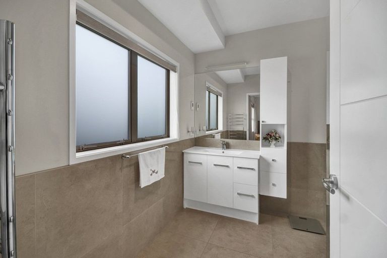 Photo of property in 2 Manurau Crescent, Merrilands, New Plymouth, 4312