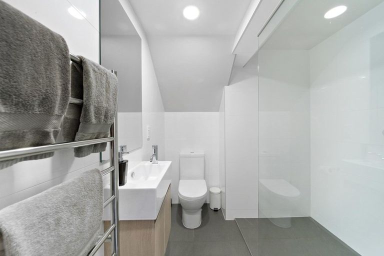 Photo of property in 2 Peregrine Place, Queenstown, 9300